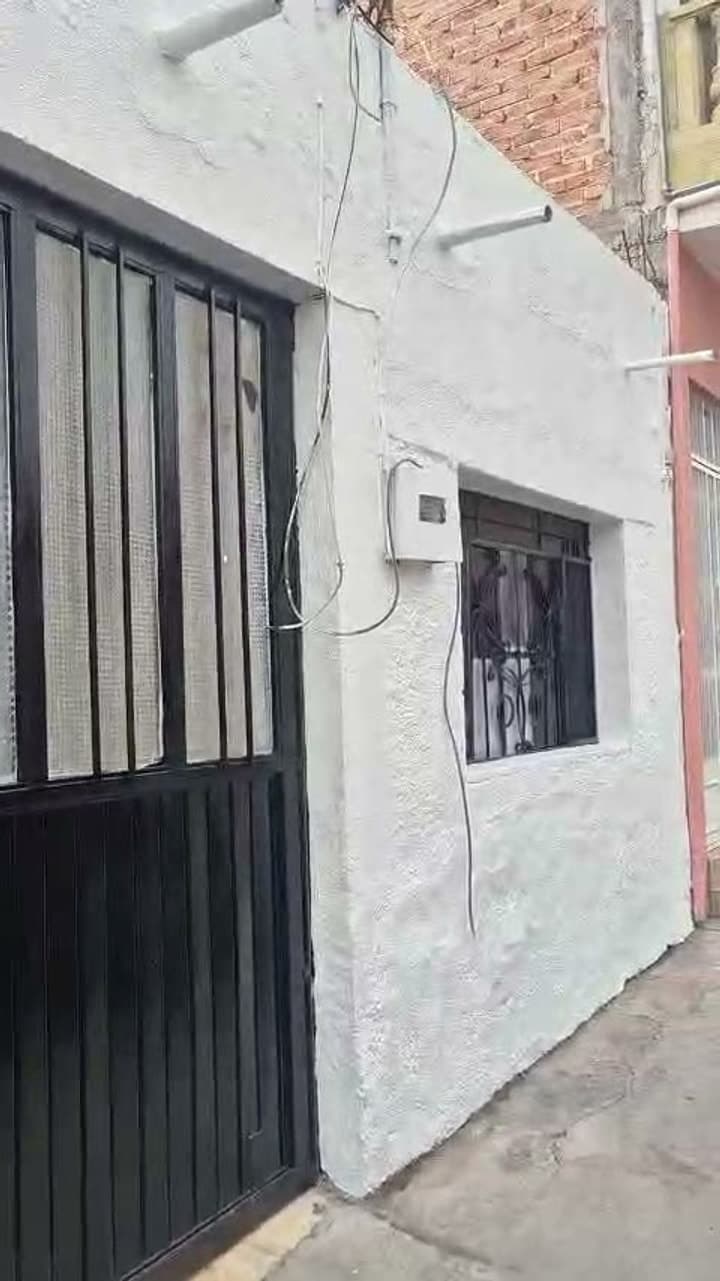 Fachada y puerta de entrada
