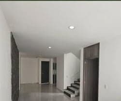 Pasillo y escalera