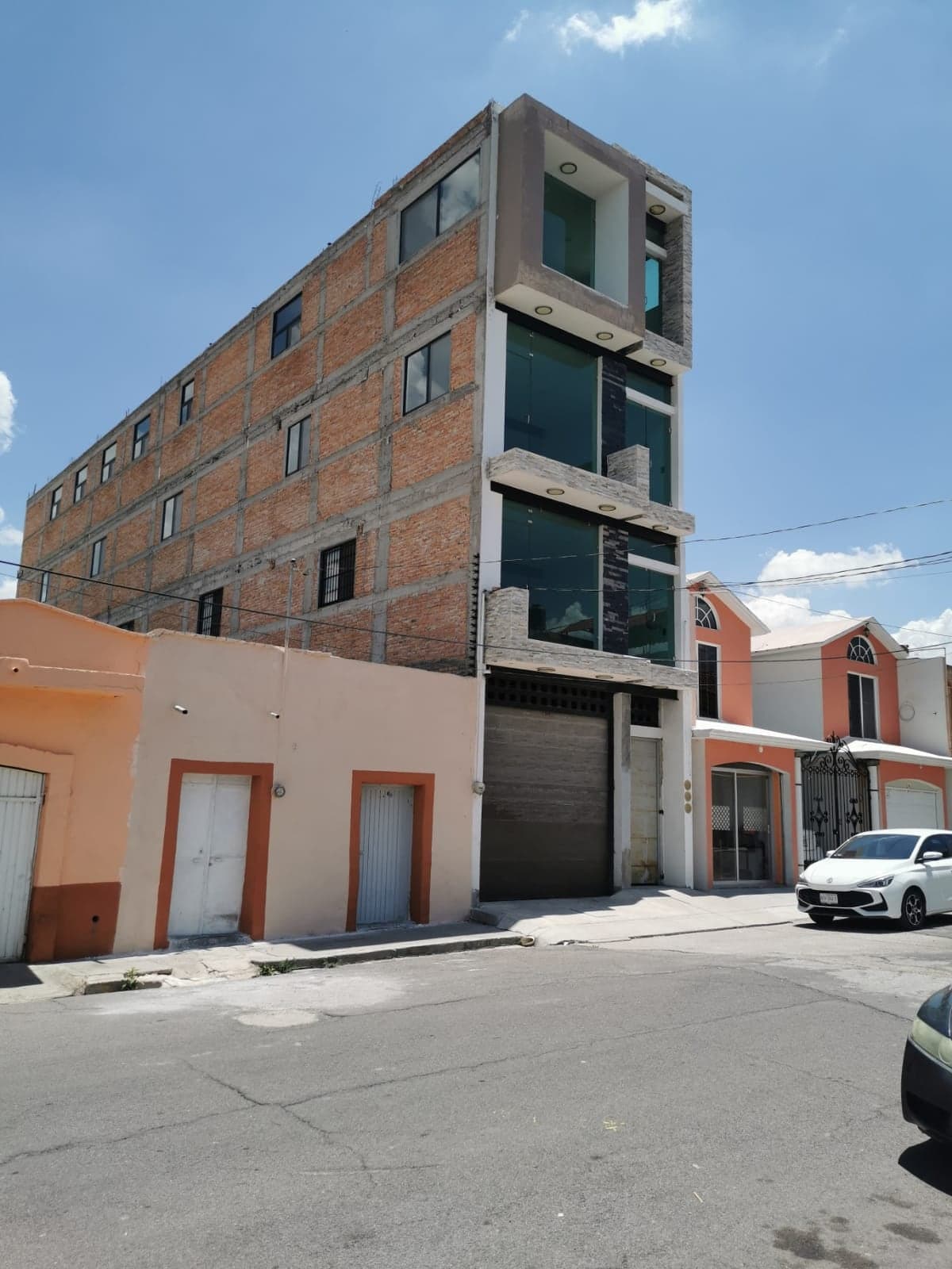 El edificio visto desde la calle